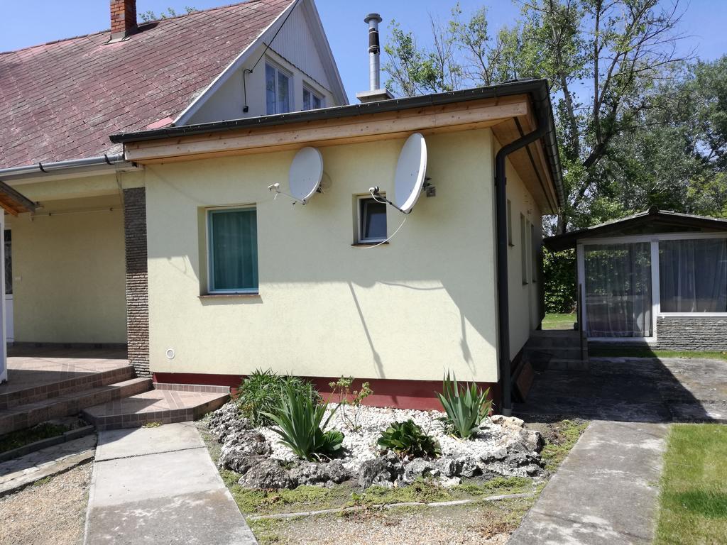 Apartamento Margaréta Apartmanház Balatonboglár Exterior foto