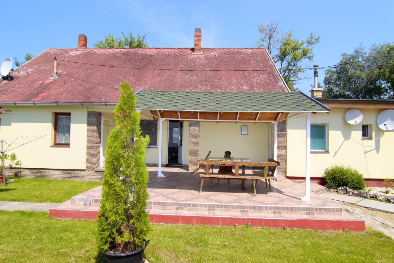 Apartamento Margaréta Apartmanház Balatonboglár Exterior foto