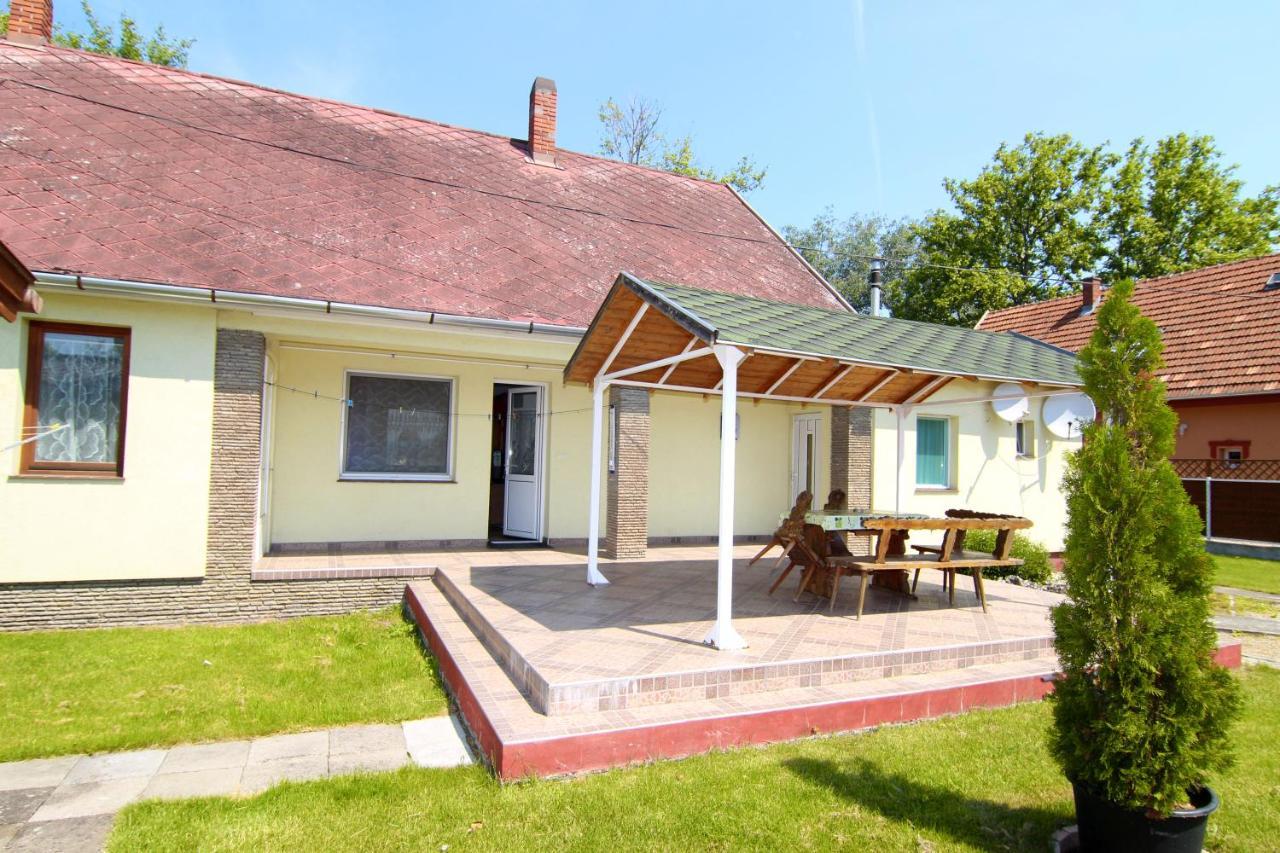 Apartamento Margaréta Apartmanház Balatonboglár Exterior foto