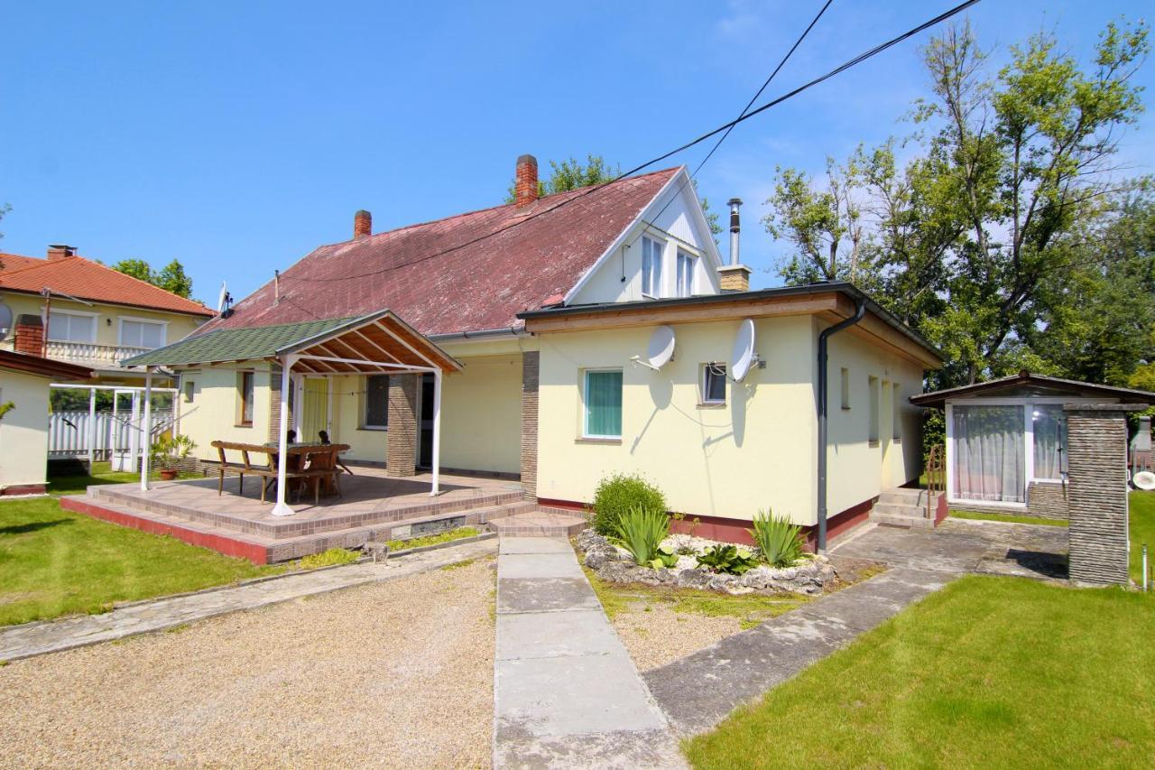 Apartamento Margaréta Apartmanház Balatonboglár Exterior foto